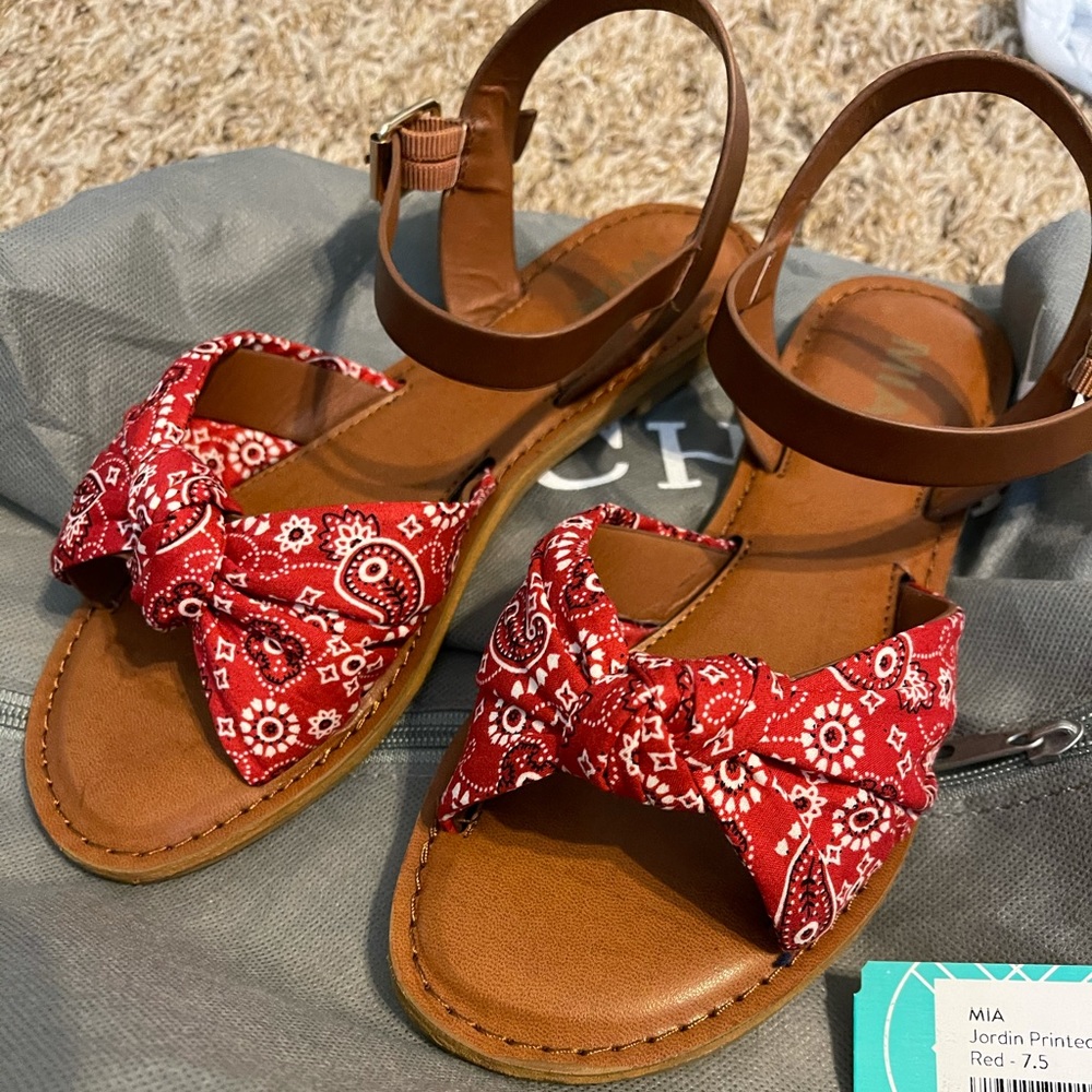 Brand new MIA Jordin printed sandals